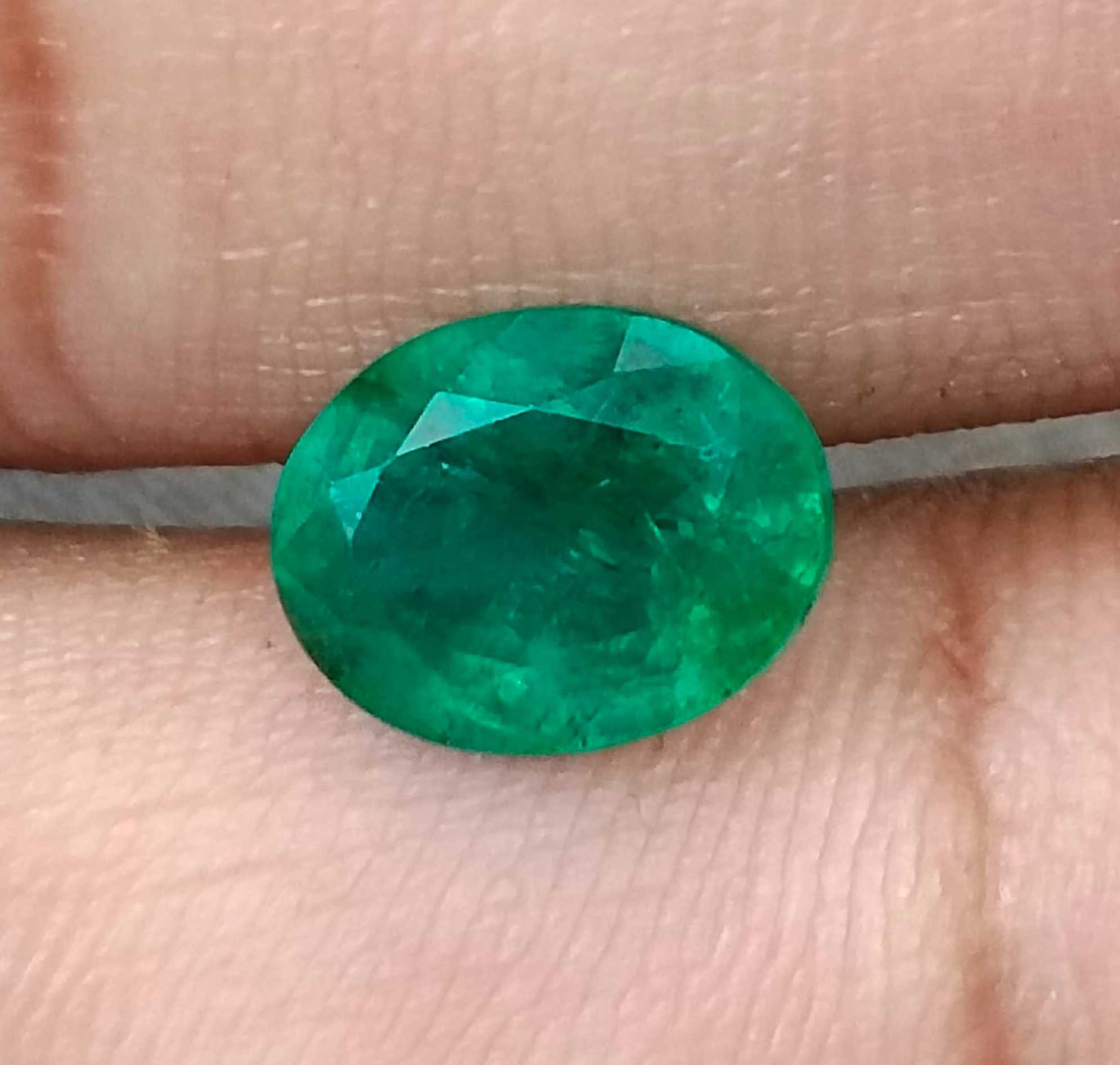 2.67ct GSI certified vivid deep green oval cut Zambian emerald stone 
