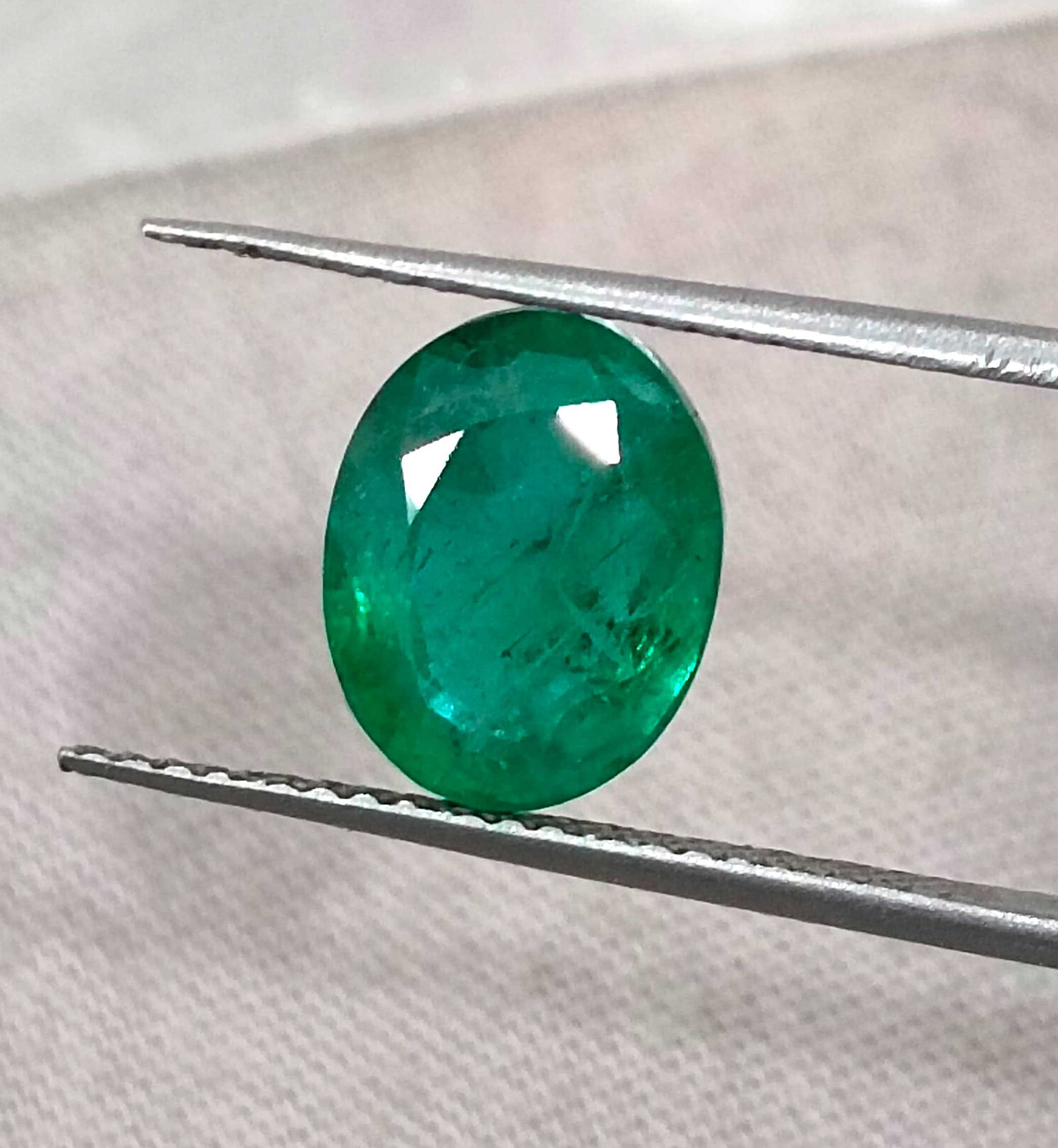 2.67ct GSI certified vivid deep green oval cut Zambian emerald stone 