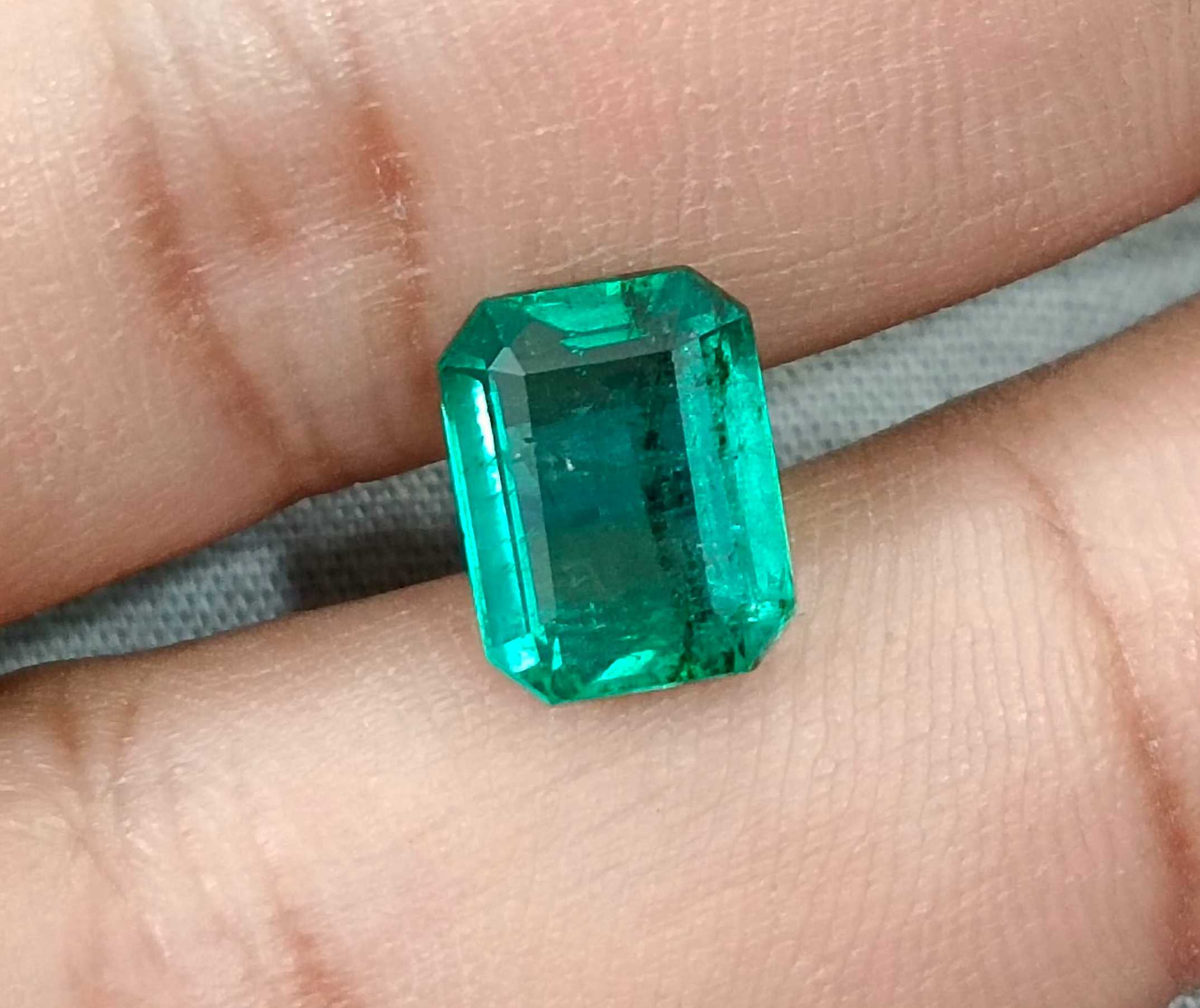 3.52ct GSI certified bright metal green octagon cut Zambian emerald stone 