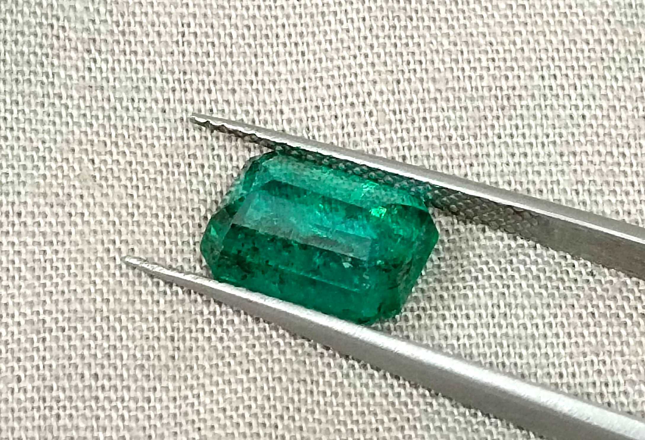 3.52ct GSI certified bright metal green octagon cut Zambian emerald stone 