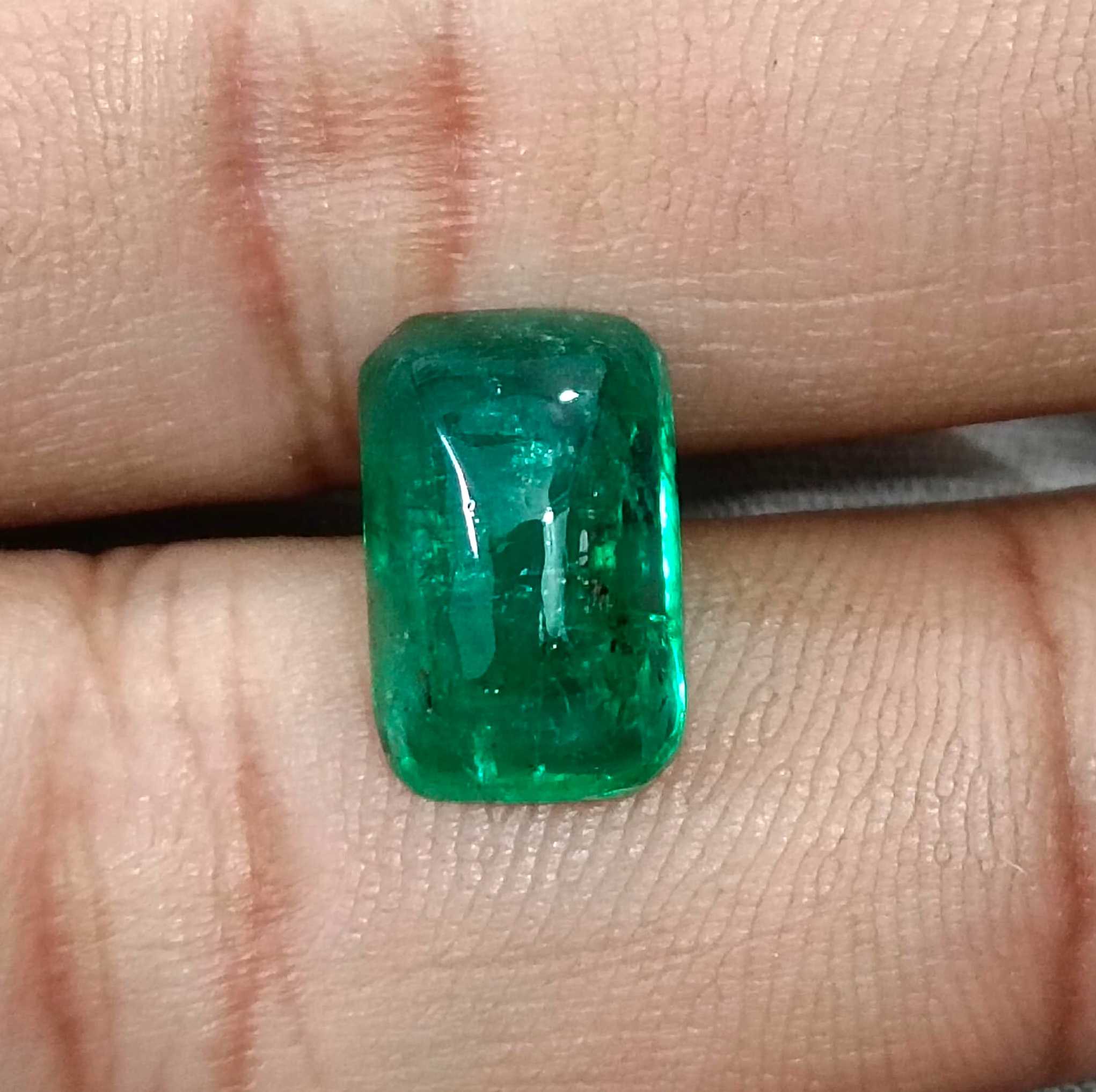 5.88ct Certified vivid green sugarloaf cut natural Zambian emerald 