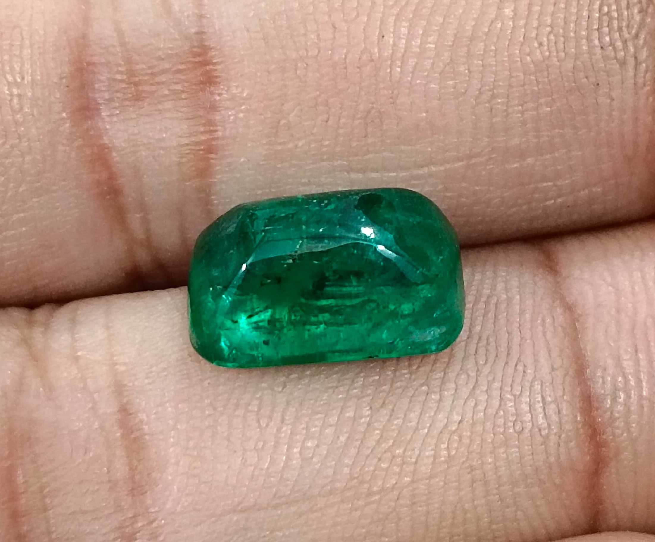 5.88ct Certified vivid green sugarloaf cut natural Zambian emerald 