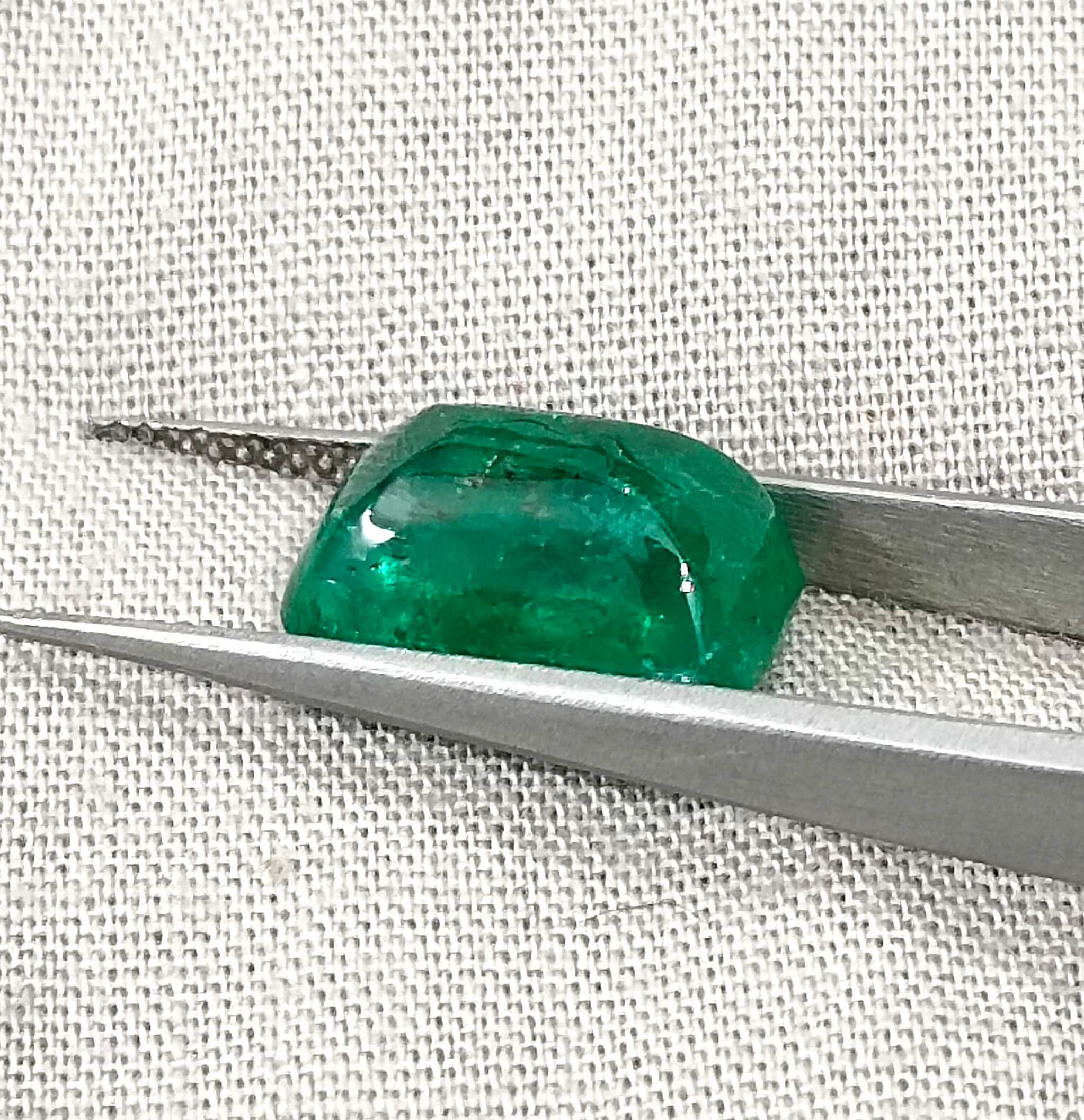 5.88ct Certified vivid green sugarloaf cut natural Zambian emerald 