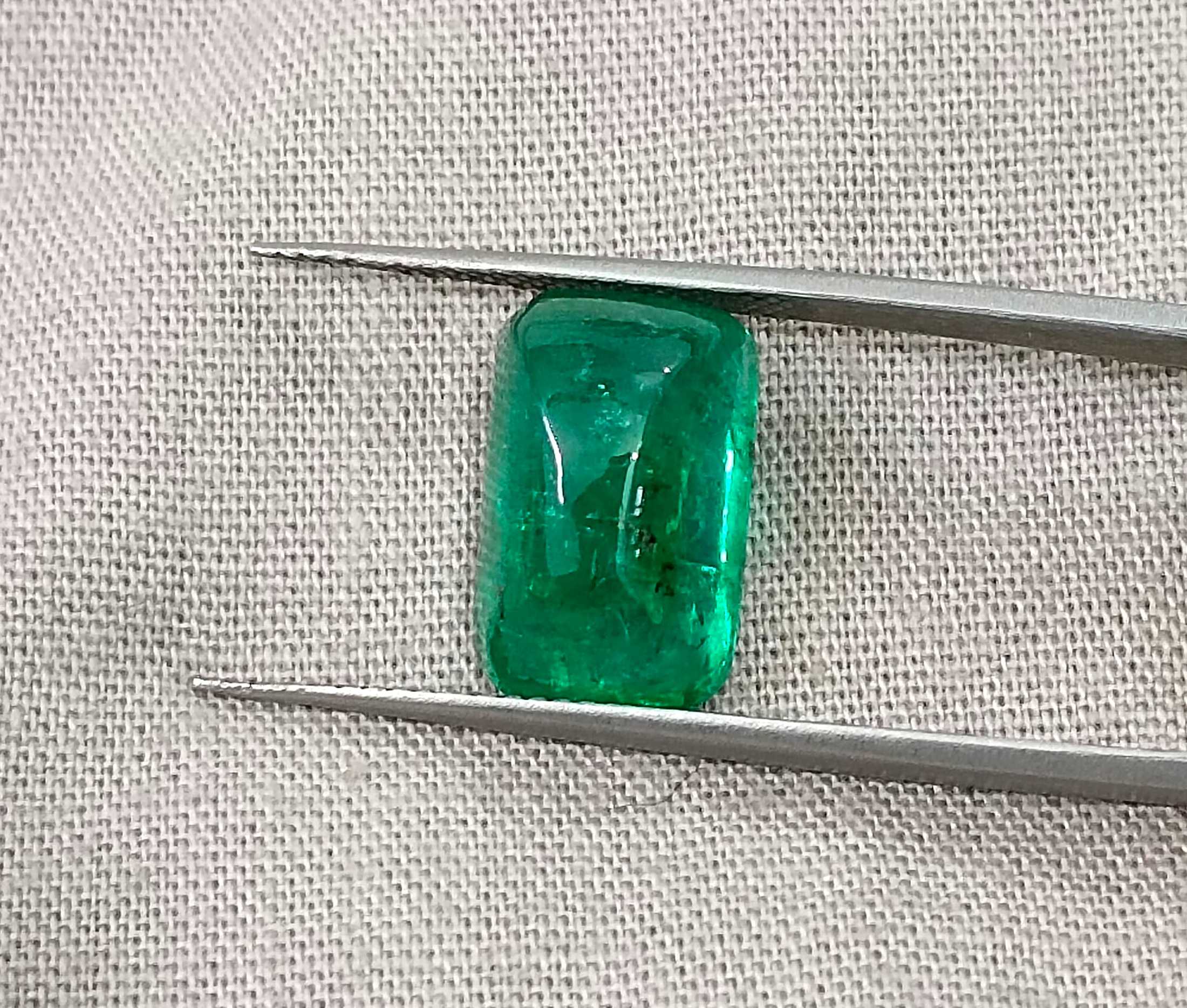 5.88ct Certified vivid green sugarloaf cut natural Zambian emerald 