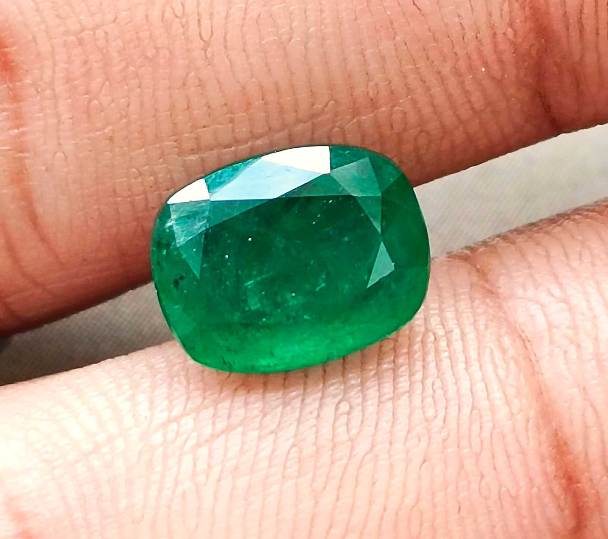 4.42ct Dark pure green GSI certified cushion cut Zambian emerald 