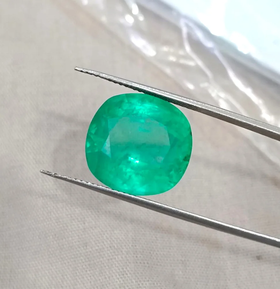 13.94ct Natural emerald medium strong green cushion cut stone