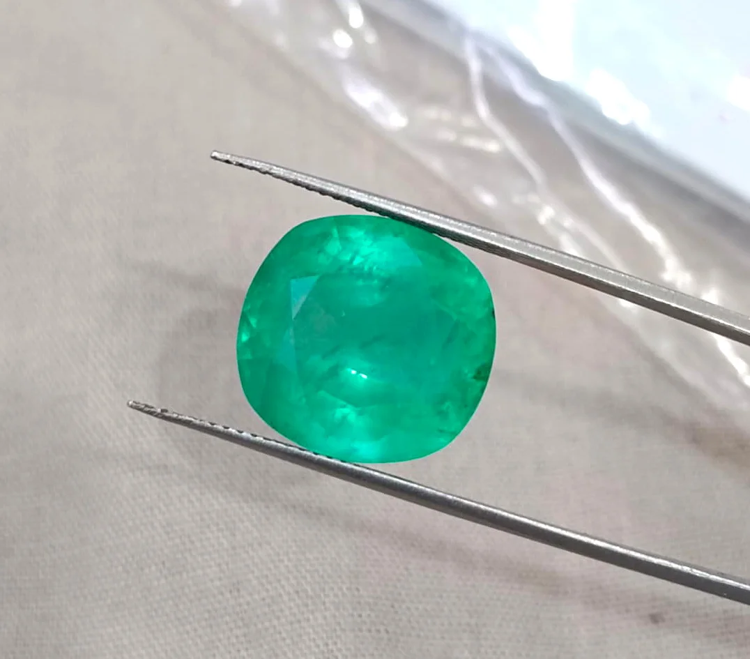 13.94ct Natural emerald medium strong green cushion cut stone
