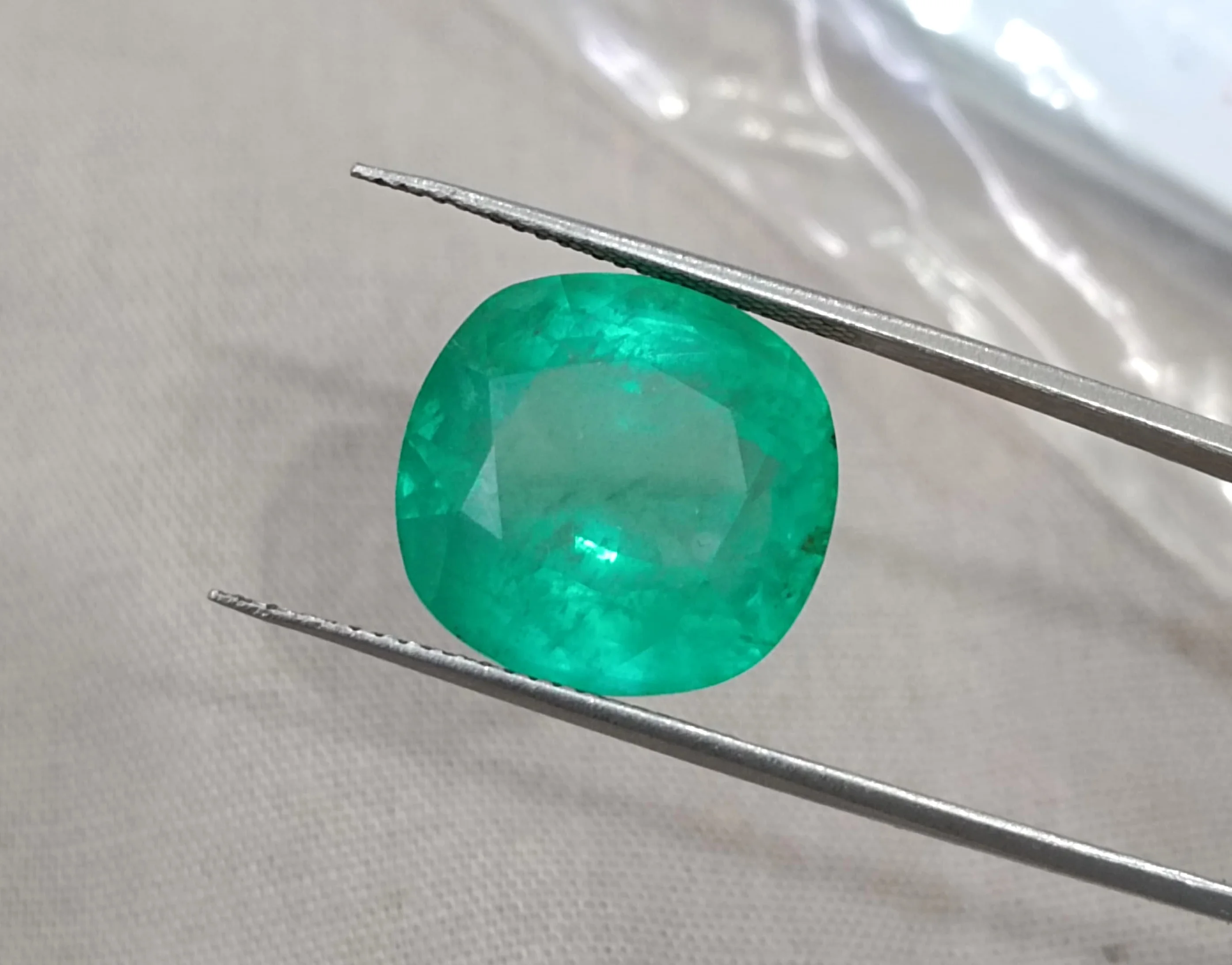 13.94ct Natural emerald medium strong green cushion cut stone