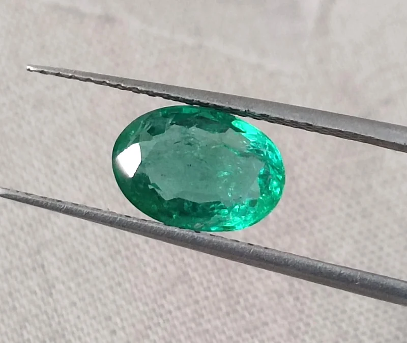 1.53ct Bright medium sea green natural emerald SGL certified