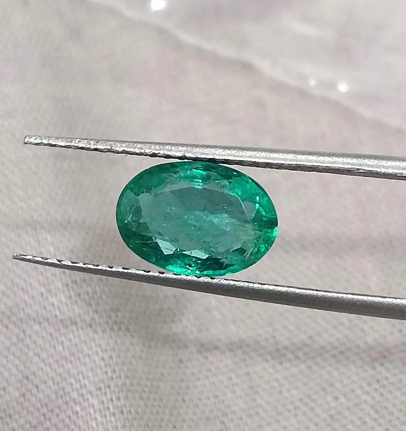 1.53ct Bright medium sea green natural emerald SGL certified
