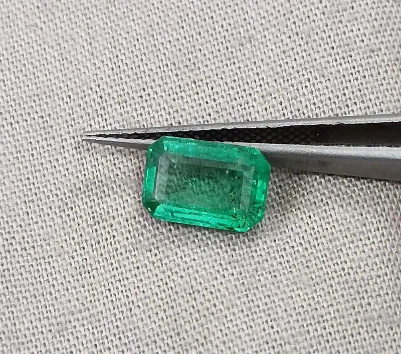 1.35ct Natural Panjshir emerald SGL certified medium green octagon gemstone