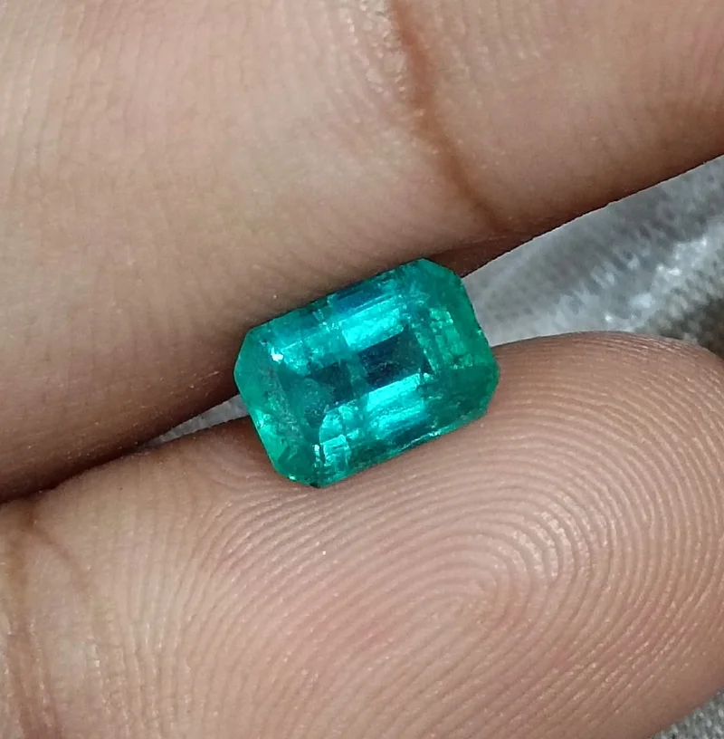 1.40ct Medium bluish green SGL certified natural emerald