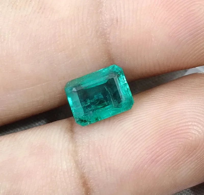2.65ct Medium light green natural emerald SGL certified octagon gemstone