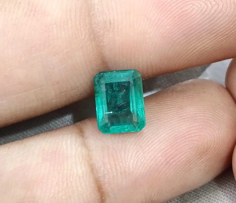 2.65ct Medium light green natural emerald SGL certified octagon gemstone