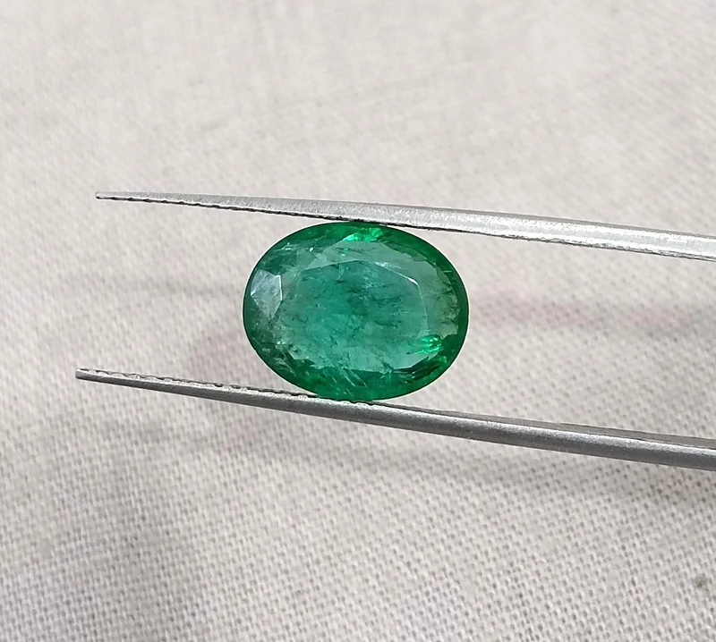 2.81ct Deep pure green natural emerald SGL certified stone