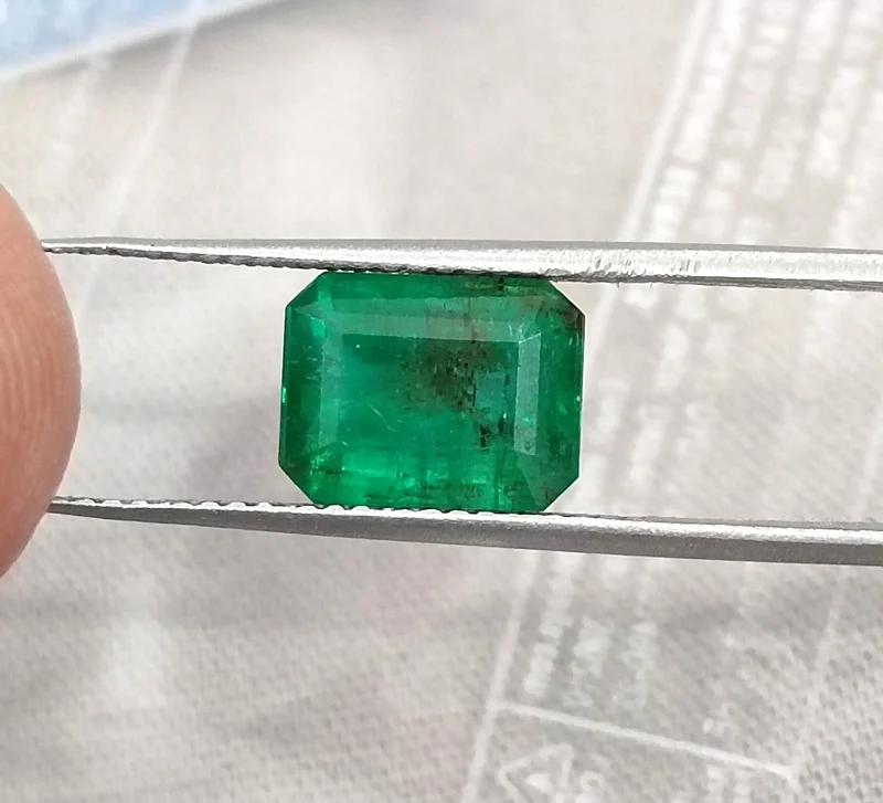 2.79ct Natural emerald vivid deep green Zambian gemstone