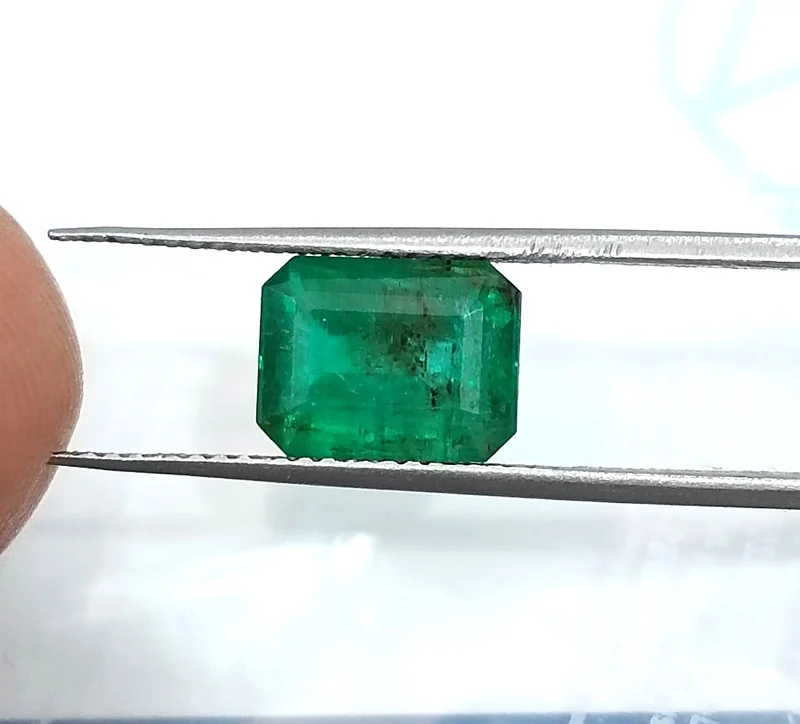 2.79ct Natural emerald vivid deep green Zambian gemstone