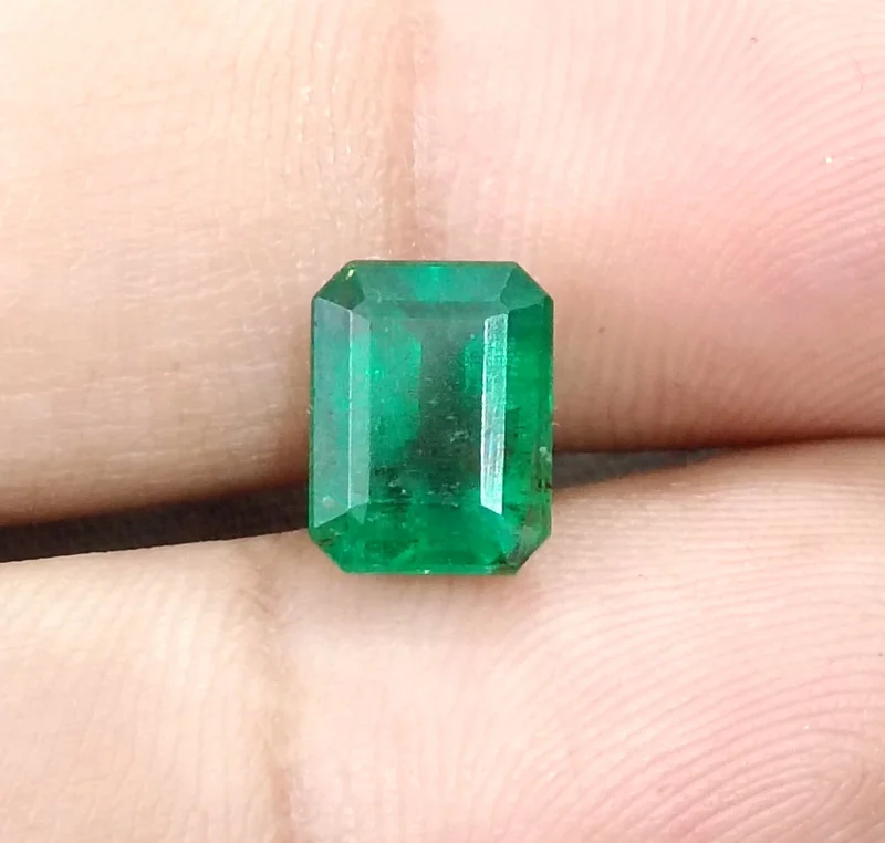 2.79ct Natural emerald vivid deep green Zambian gemstone