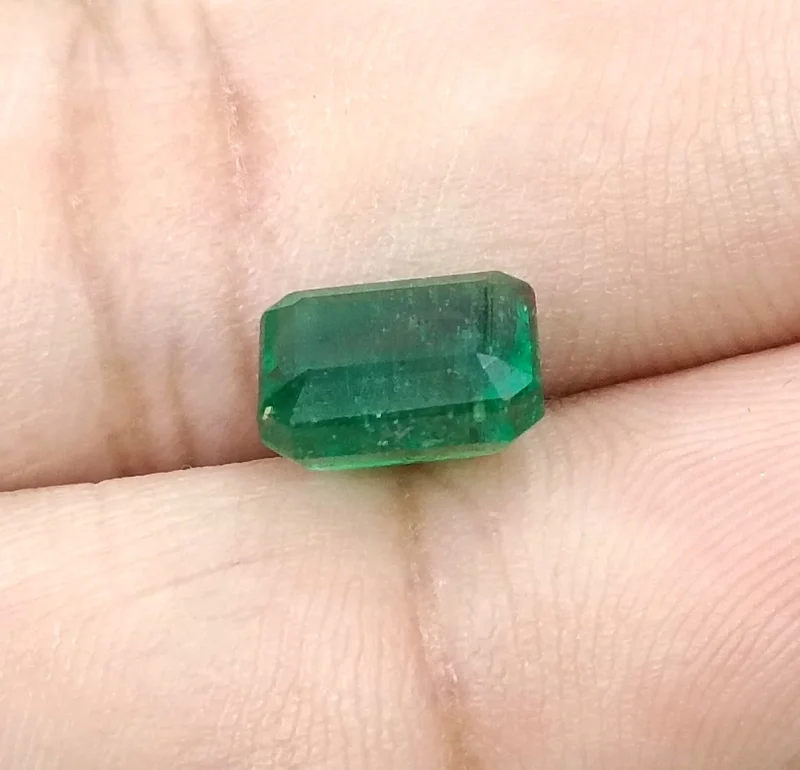 2.79ct Natural emerald vivid deep green Zambian gemstone