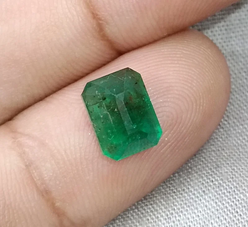 2.79ct Natural emerald vivid deep green Zambian gemstone