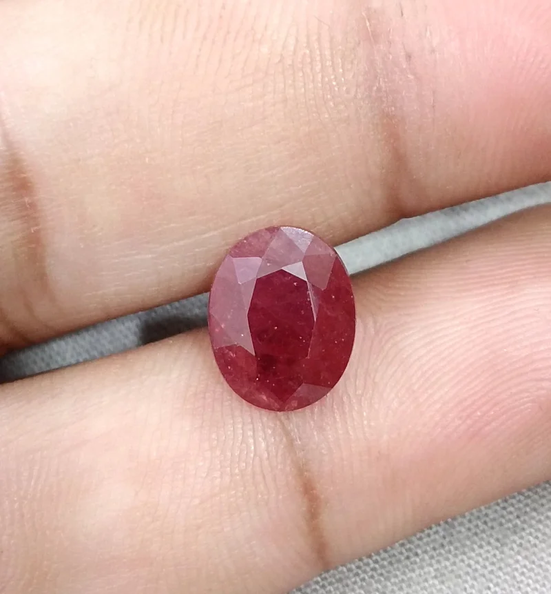 5.27ct Vivid red untreated natural ruby oval loose hemstone