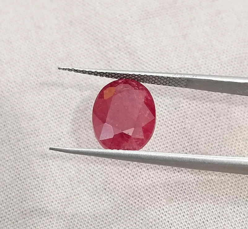 5.27ct Vivid red untreated natural ruby oval loose hemstone