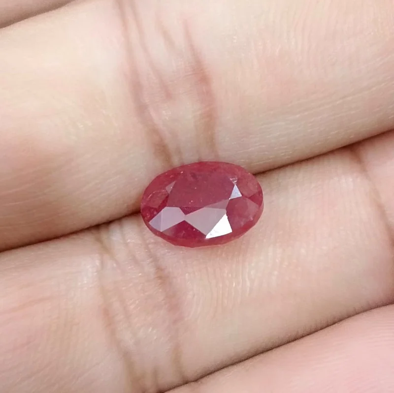 5.27ct Vivid red untreated natural ruby oval loose hemstone