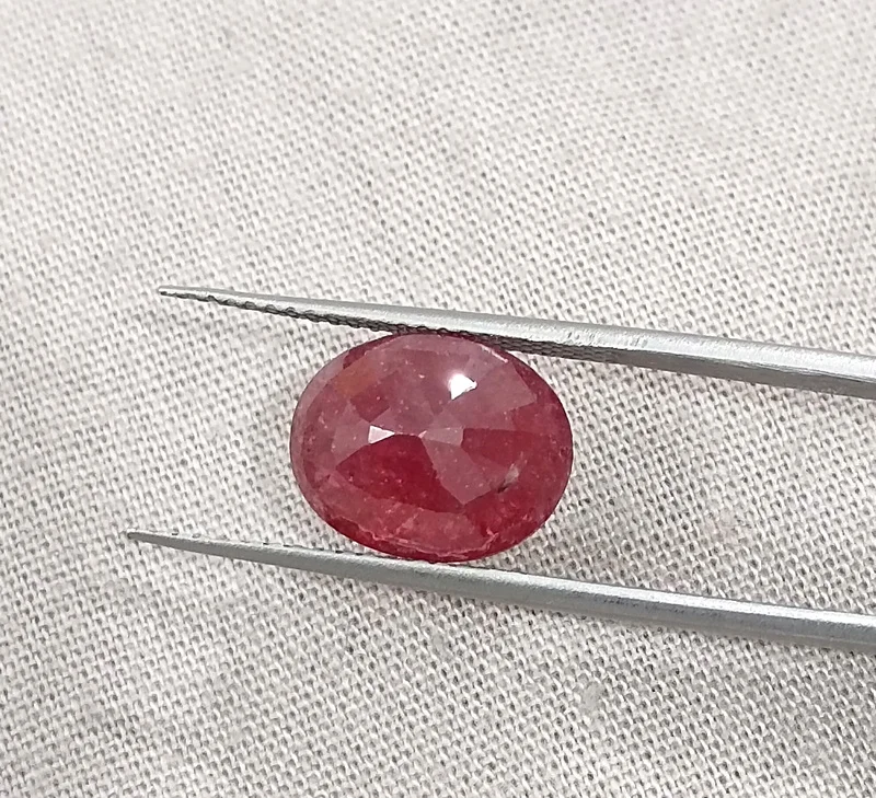 5.27ct Vivid red untreated natural ruby oval loose hemstone