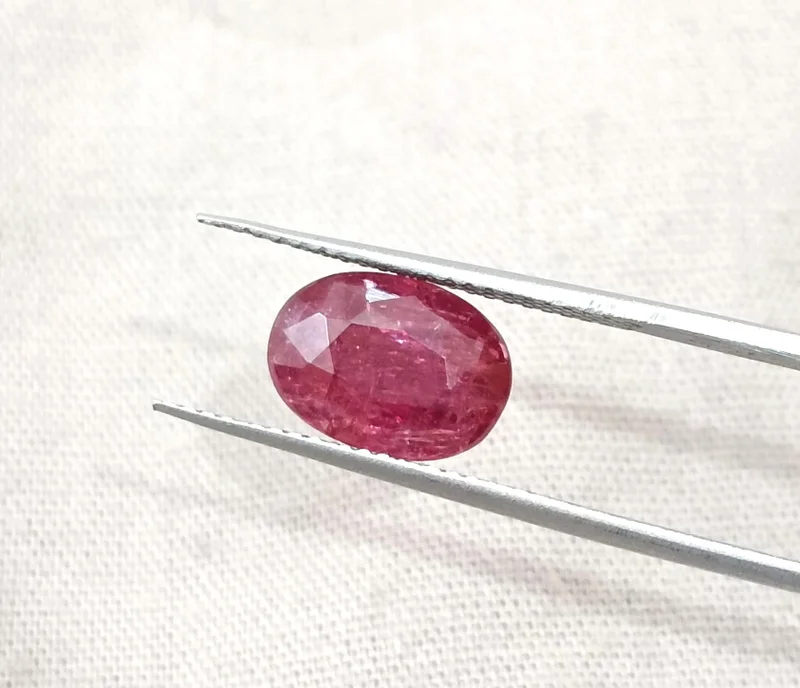 3.20cts Unheated natural ruby orchid red SGL certified Mozambique stone