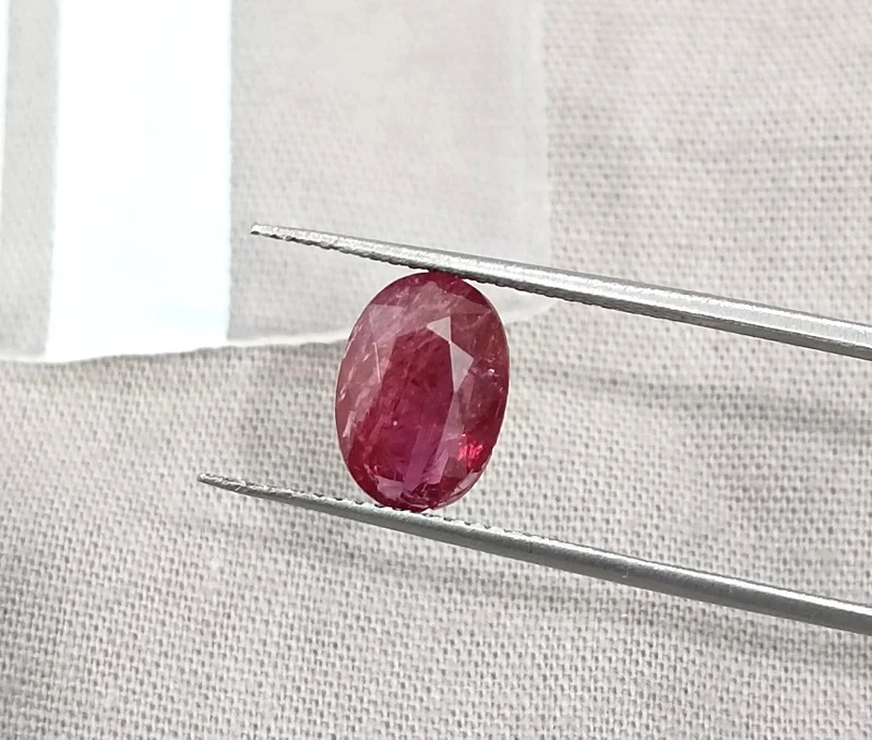 2.28cts Untreated natural ruby Mozambique SGL Clcertified pomegranade red gem