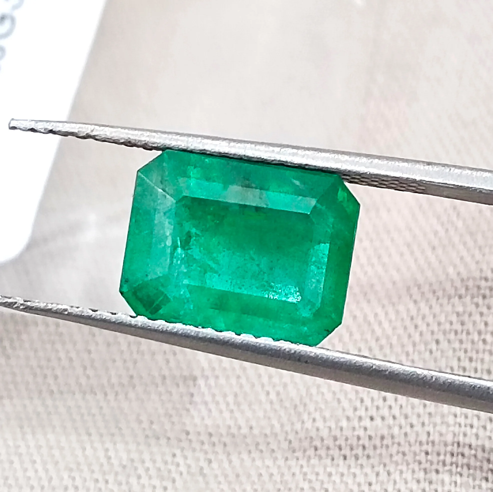 2.64ct Emerald bright medium deep spring green SGL certified/