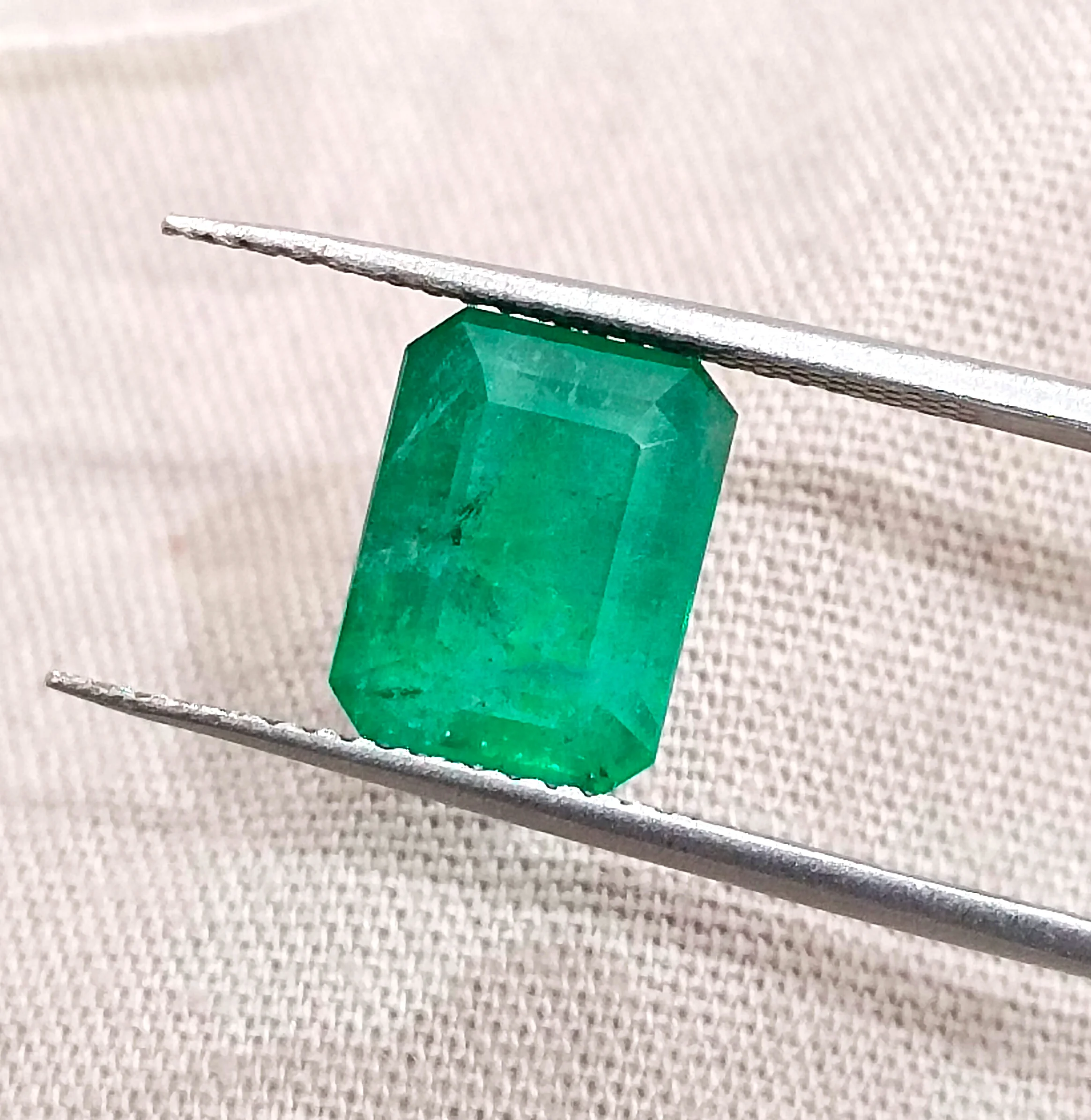 2.64ct Emerald bright medium deep spring green SGL certified
