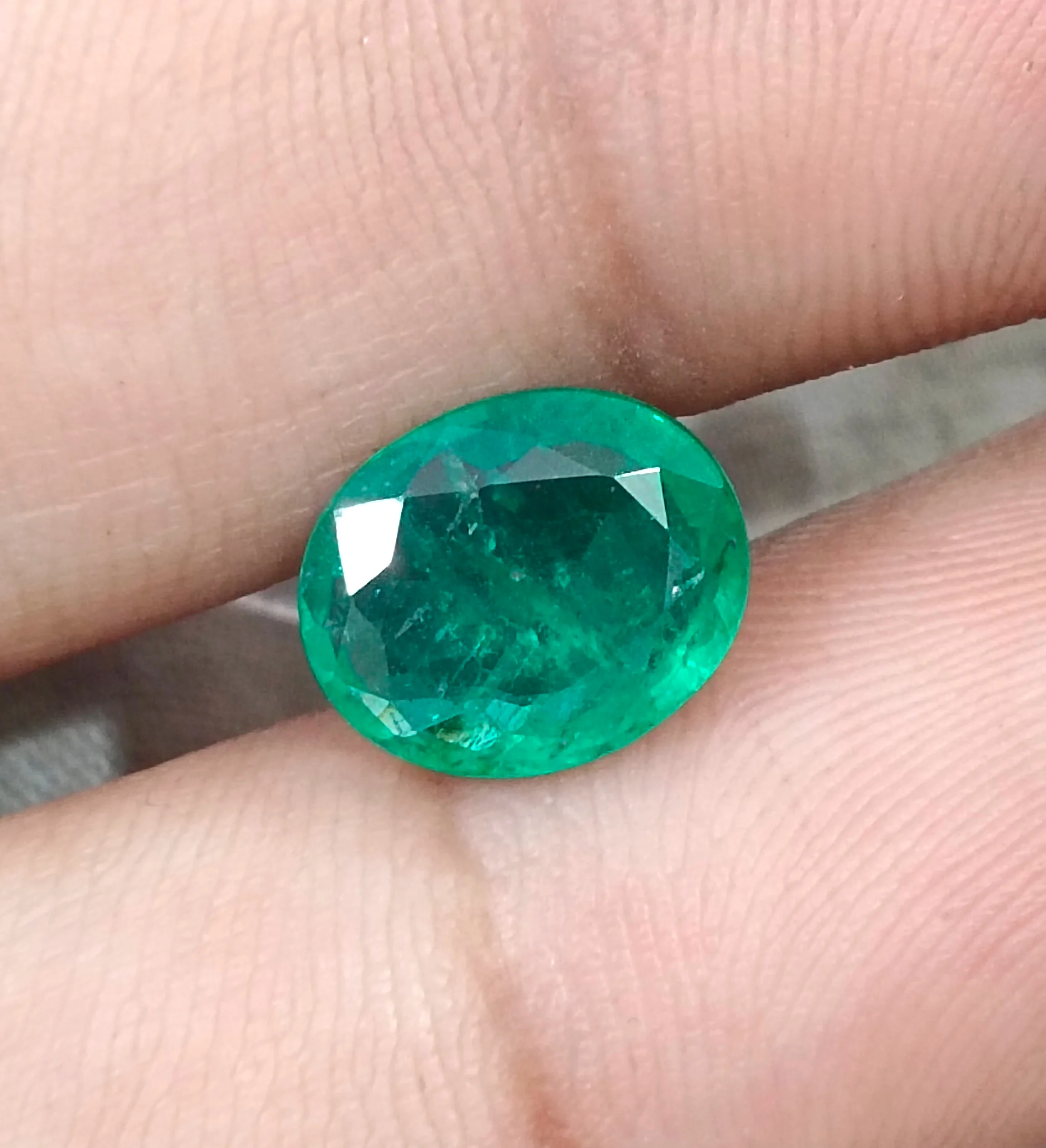 2.55ct Natural emerald alpine green oval SGL certified stone