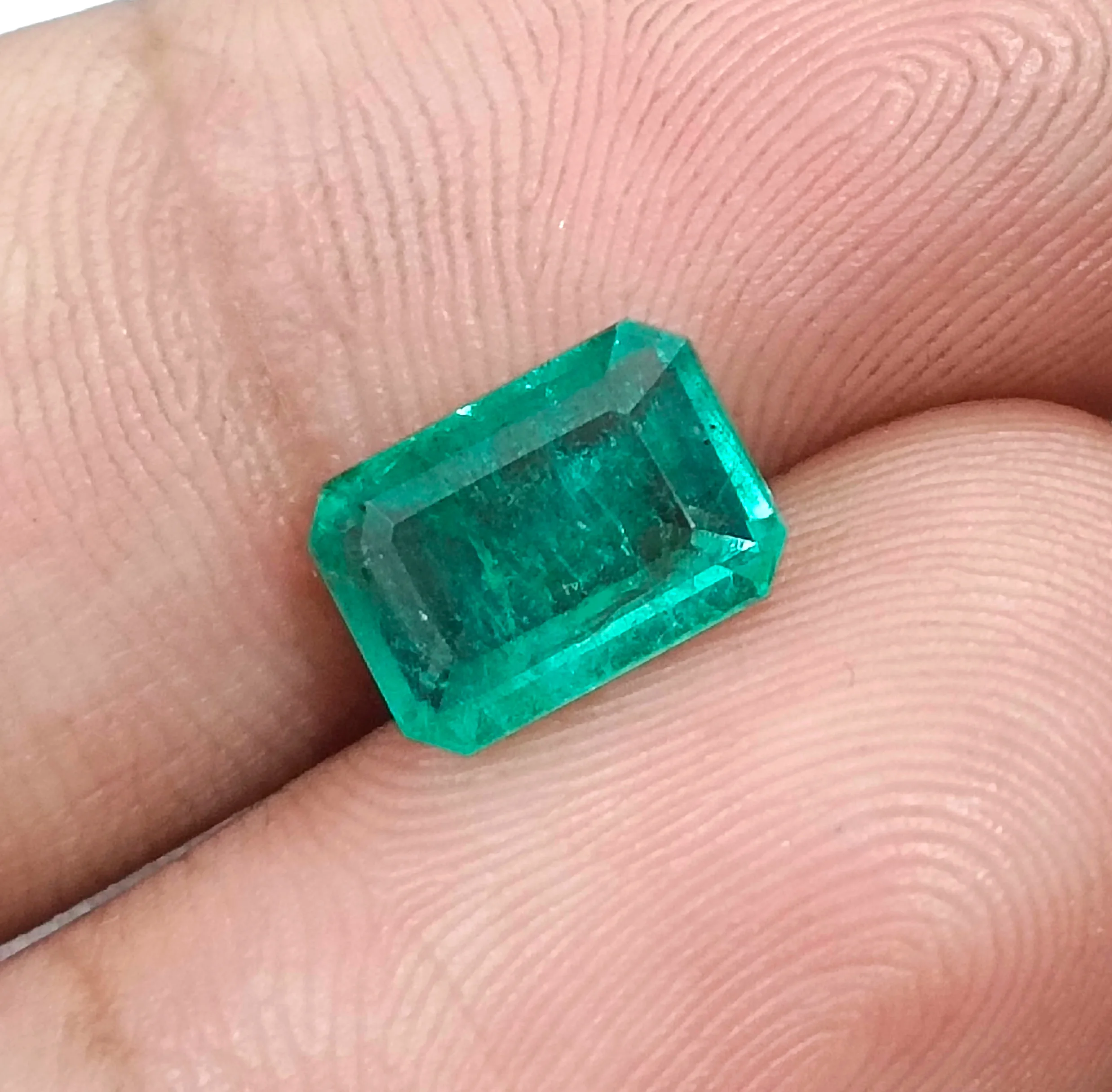 2.45ct Natural emerald bright medium light green octagon SGL vertified gemstonee/