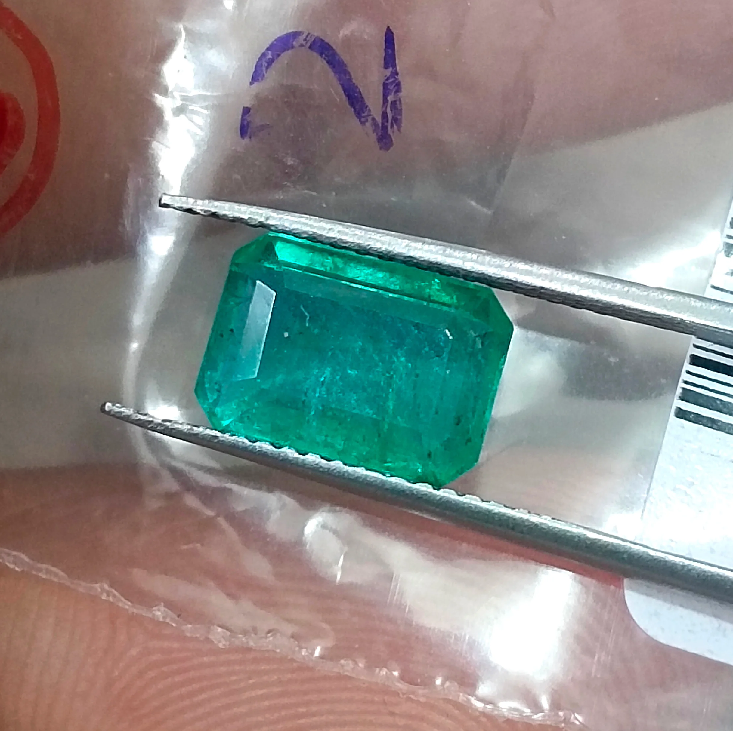 2.45ct Natural emerald bright medium light green octagon SGL vertified gemstonee