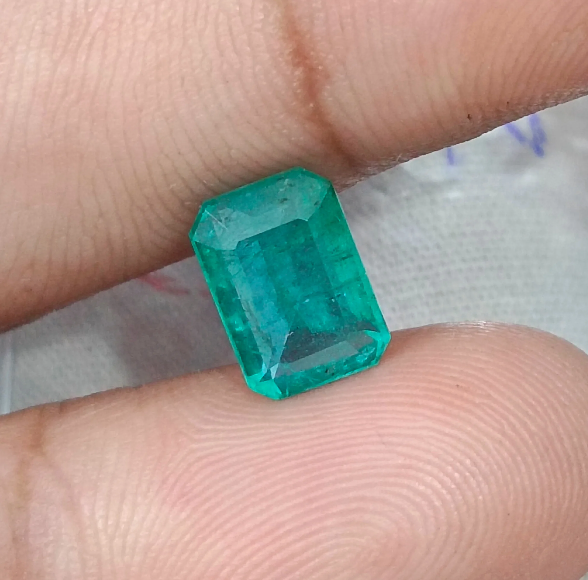 2.45ct Natural emerald bright medium light green octagon SGL vertified gemstonee