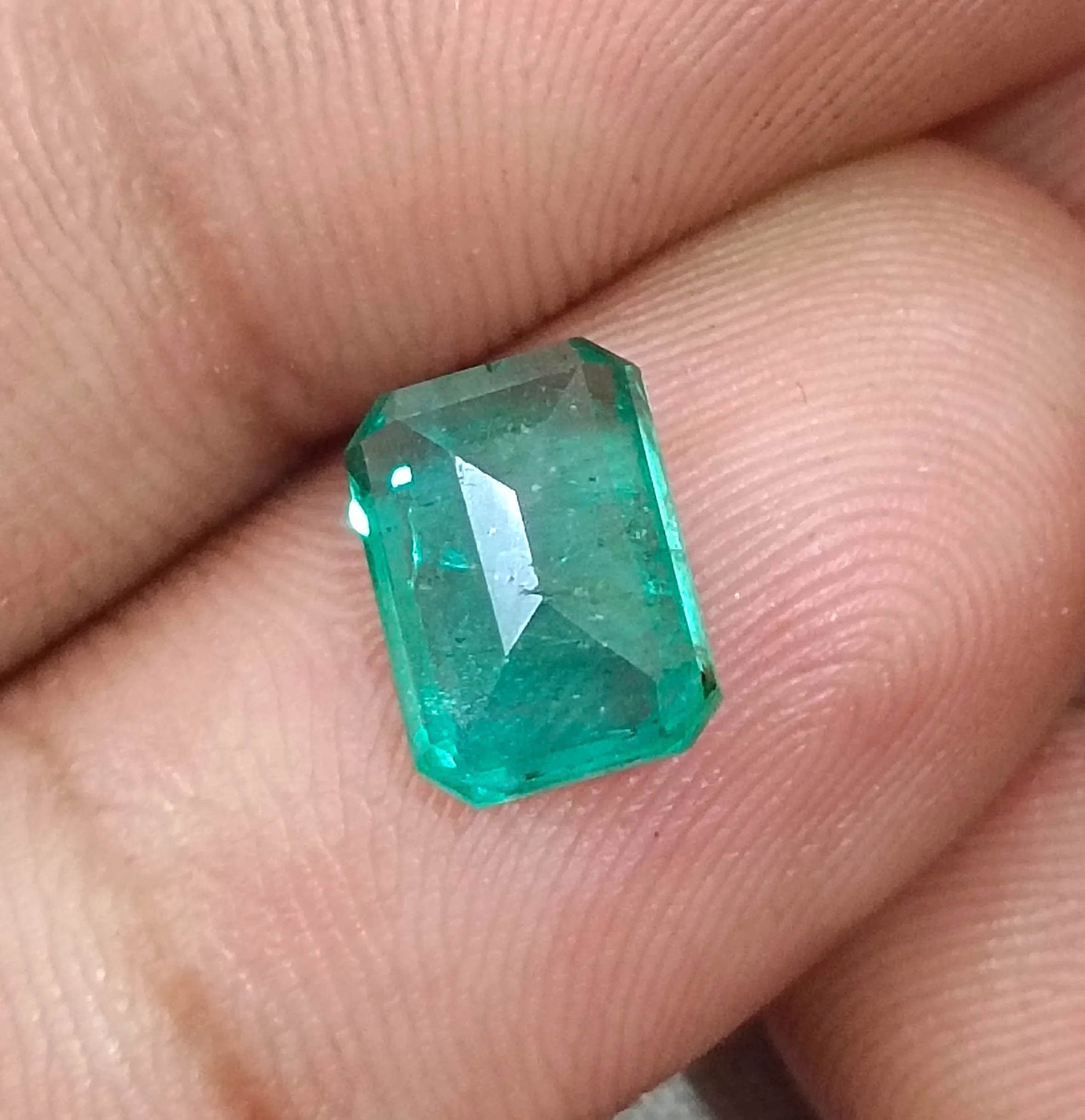 2.45ct Natural emerald bright medium light green octagon SGL vertified gemstonee