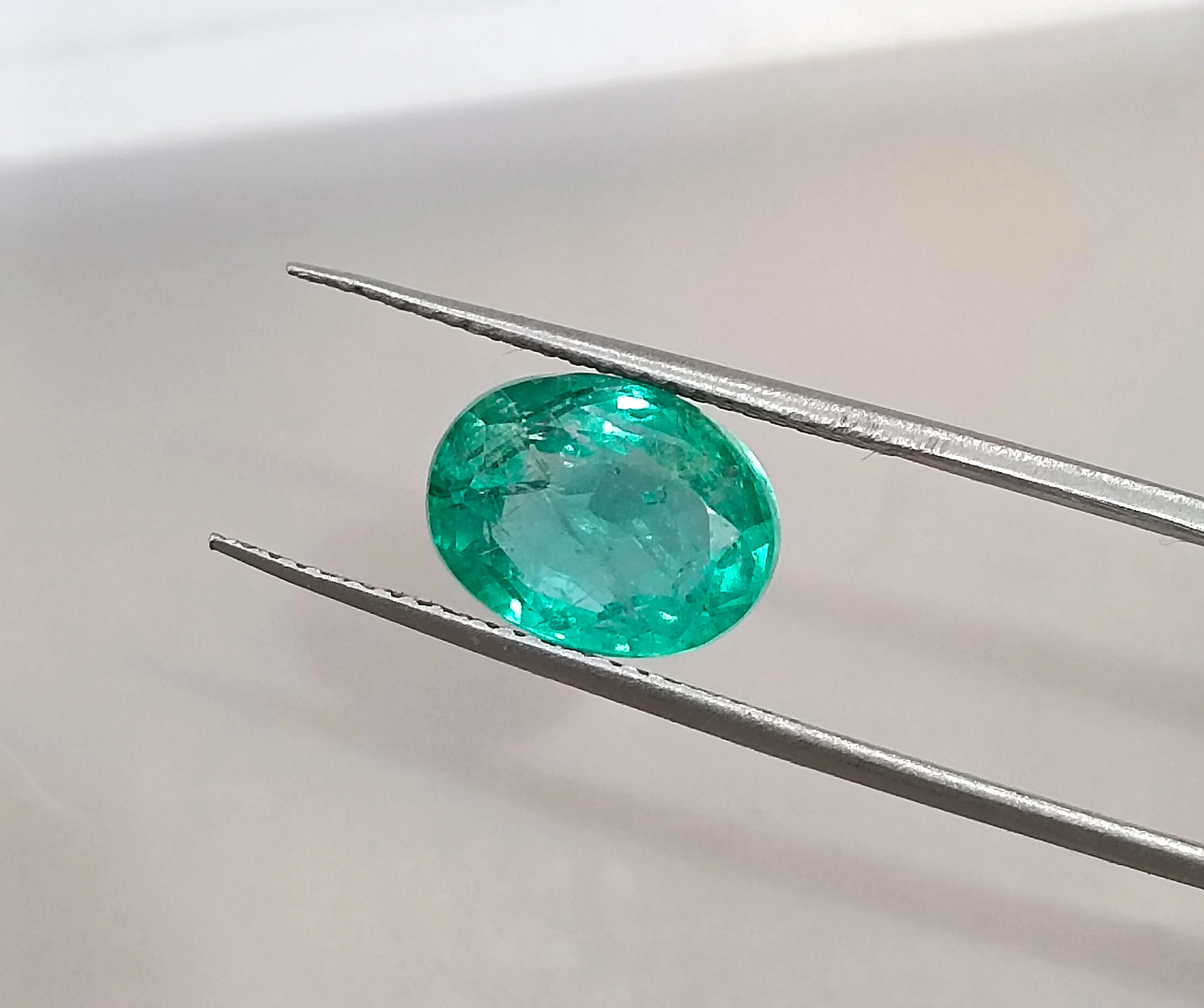 2.90ct Natural emerald bright pastel green oval loose gemstone
