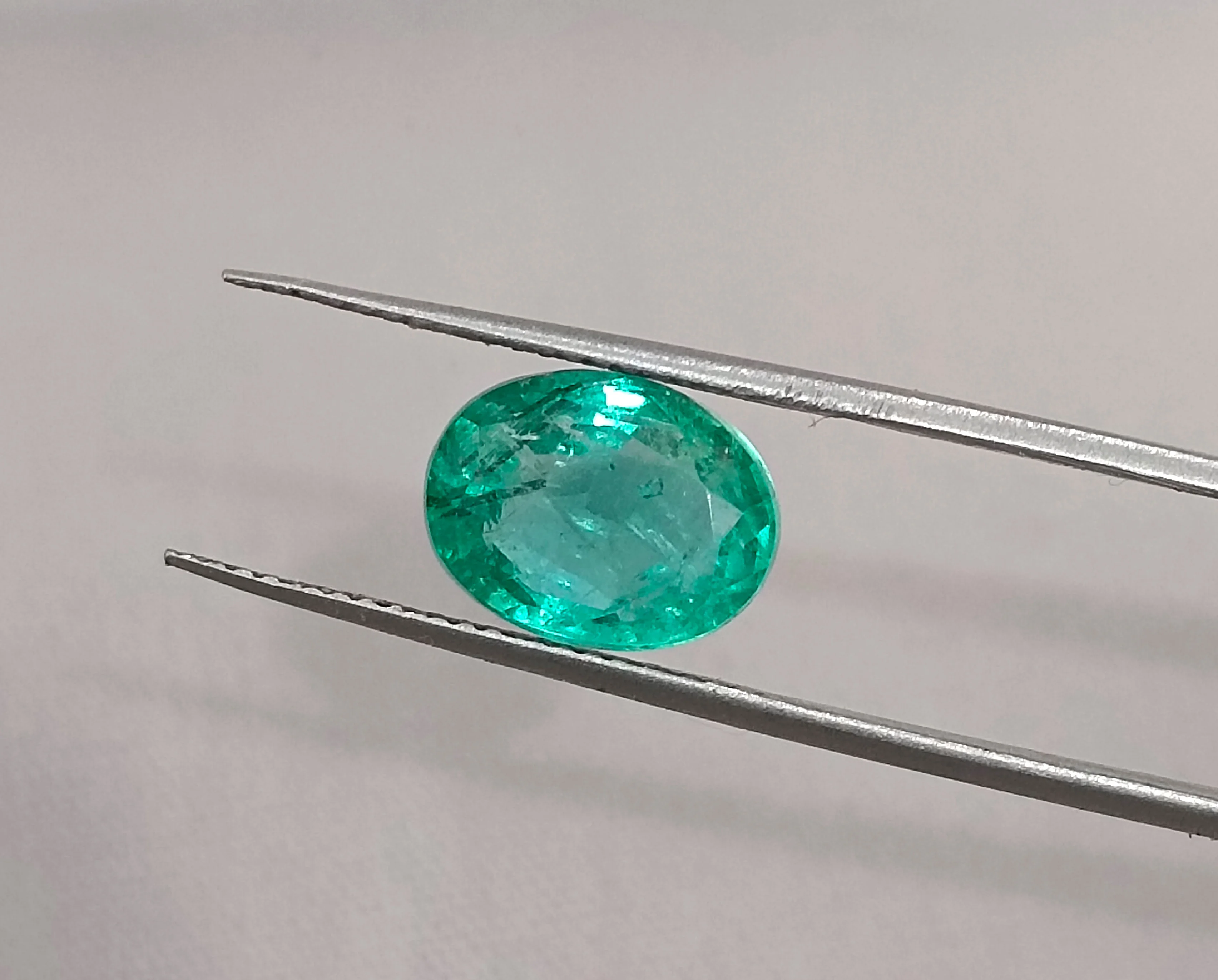 2.90ct Natural emerald bright pastel green oval loose gemstone