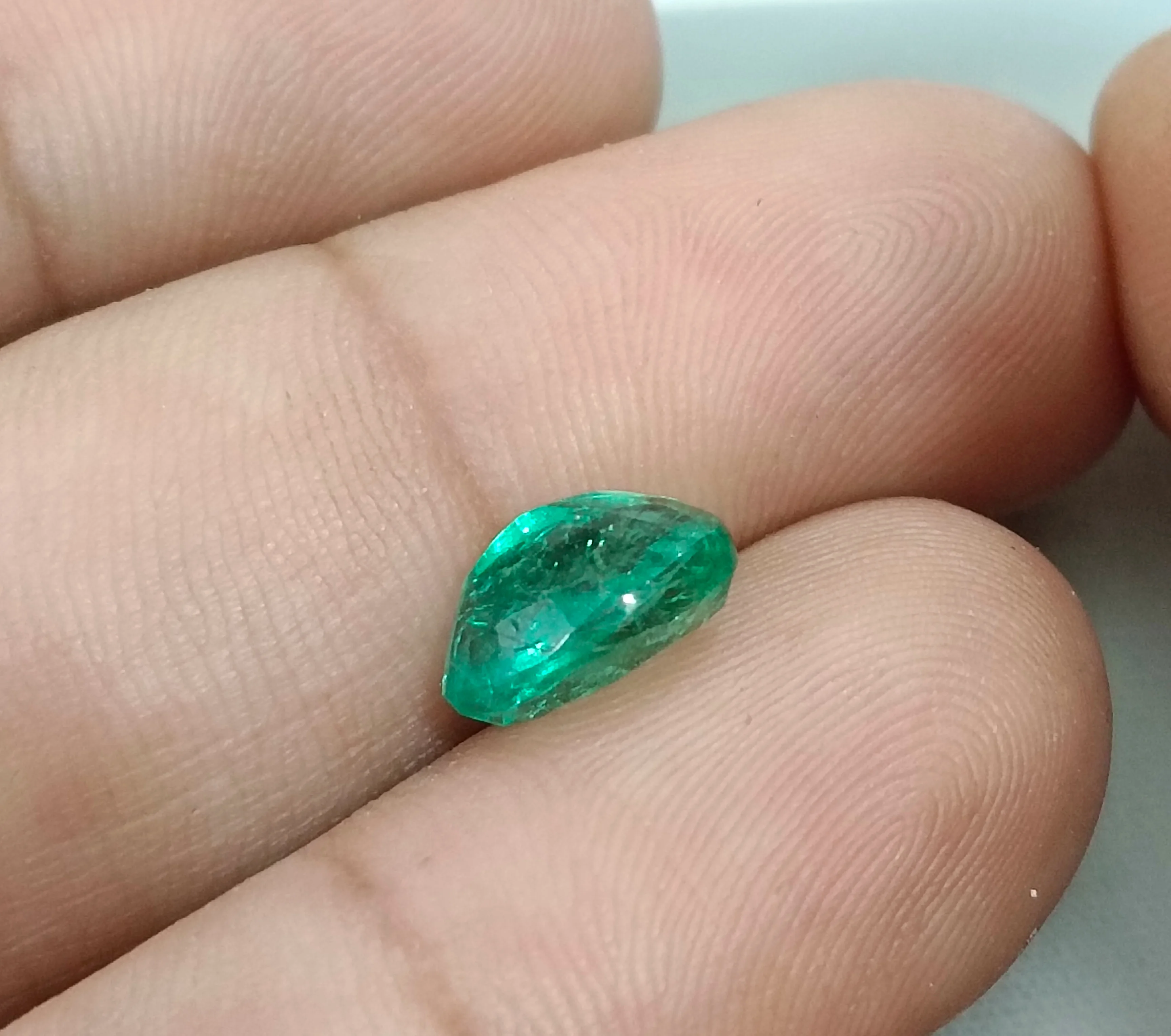 2.90ct Natural emerald bright pastel green oval loose gemstone